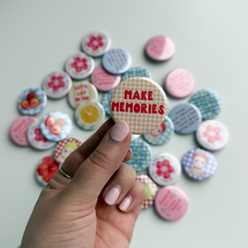 Make Memories - Button Pin
